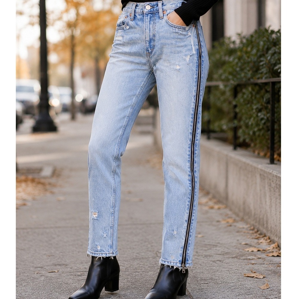 Abercrombie & Fitch High Rise Mom Jeans Light Wash Side Zipper Distressed 25 0R